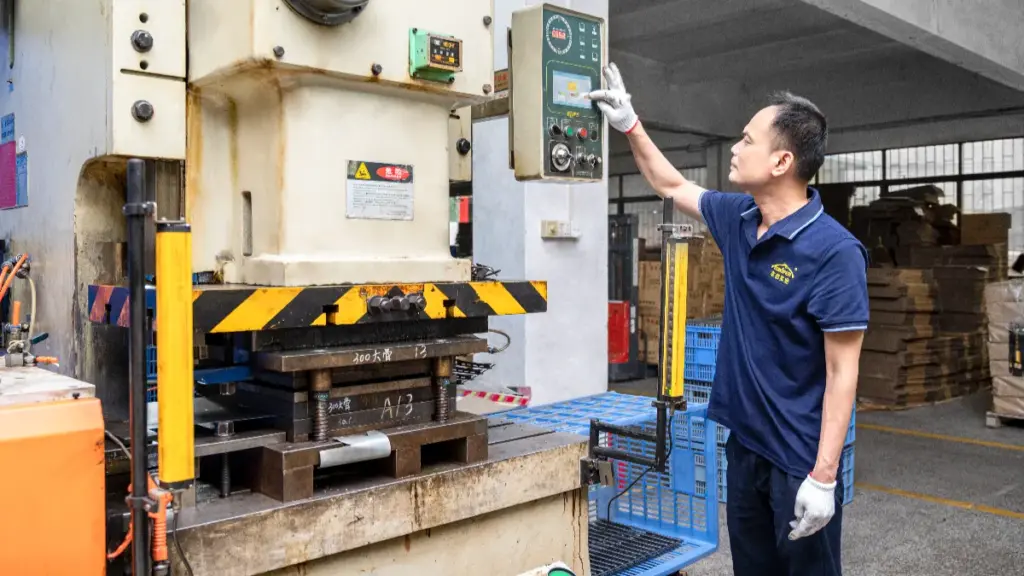 wiper blade cnc machine