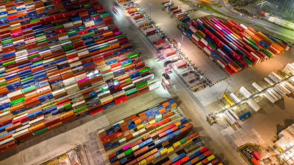 a large amount of shipping container